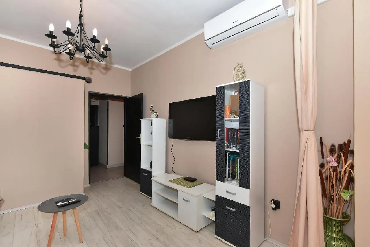 Little Monkey Apartment 자다르 0*,