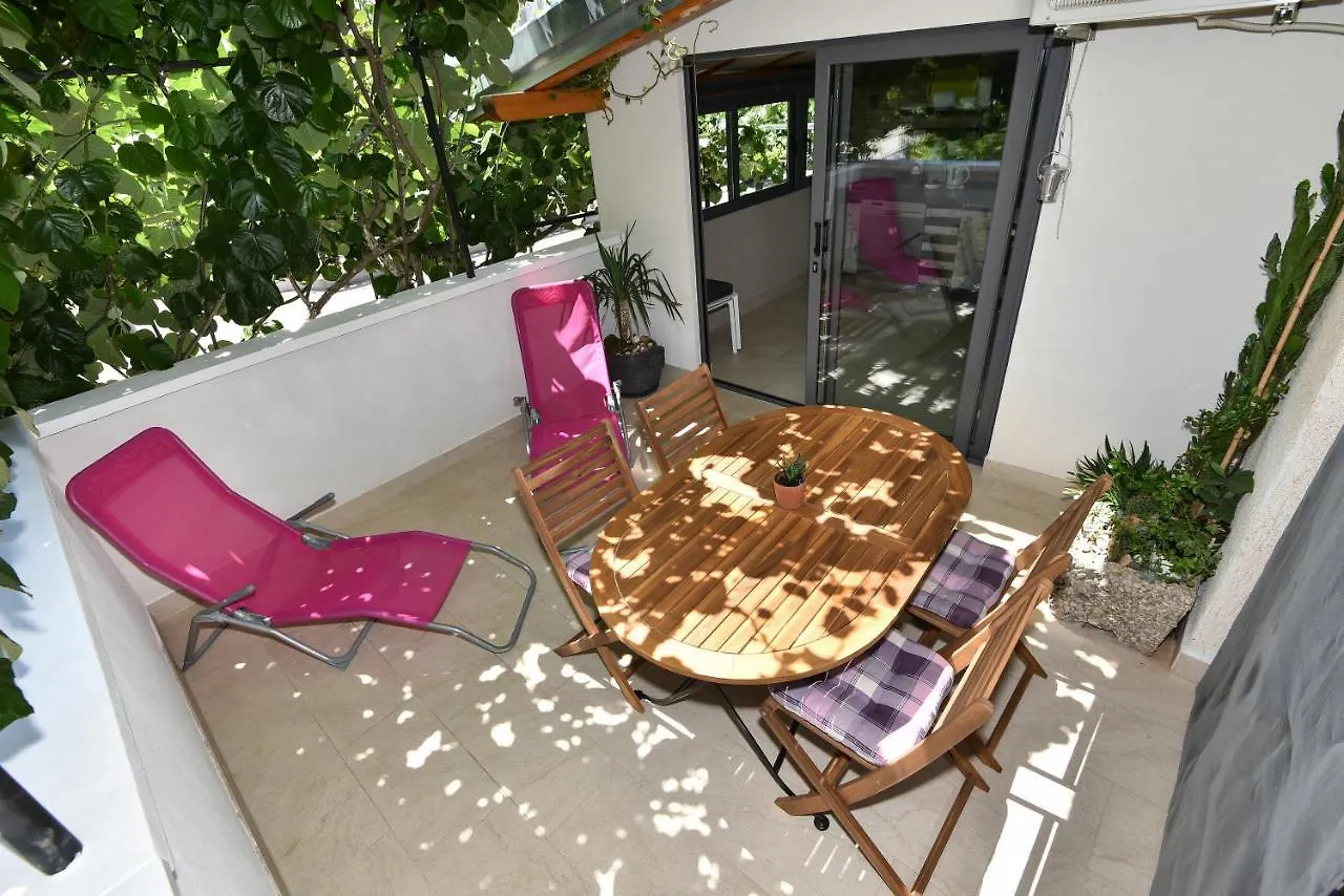 Little Monkey Apartment의 연락처